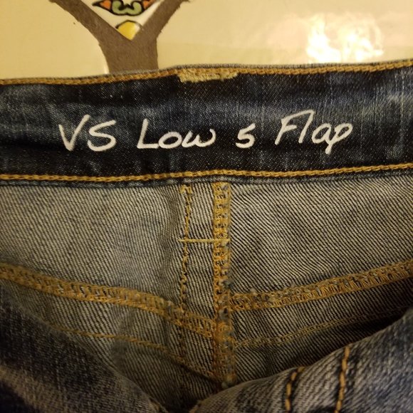 Victoria's Secret Low 5 Flap Slightly Distressed Medium Wash Jean Skirt - Picture 4 of 10